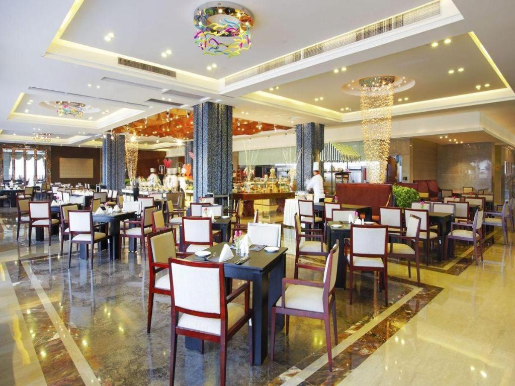 Eurasia Convention International Hotel Wuhan Esterno foto
