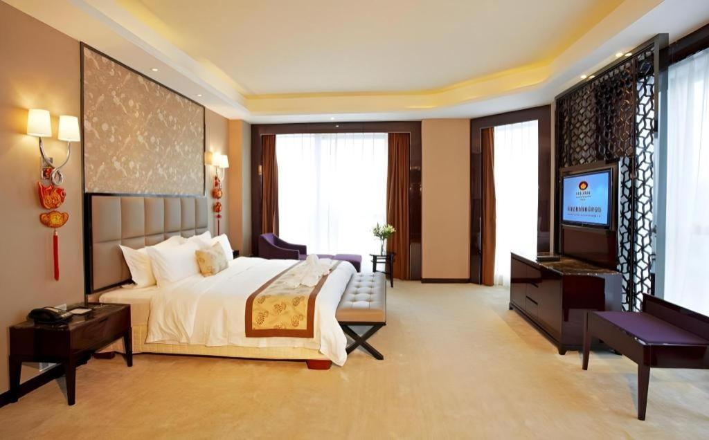 Eurasia Convention International Hotel Wuhan Esterno foto