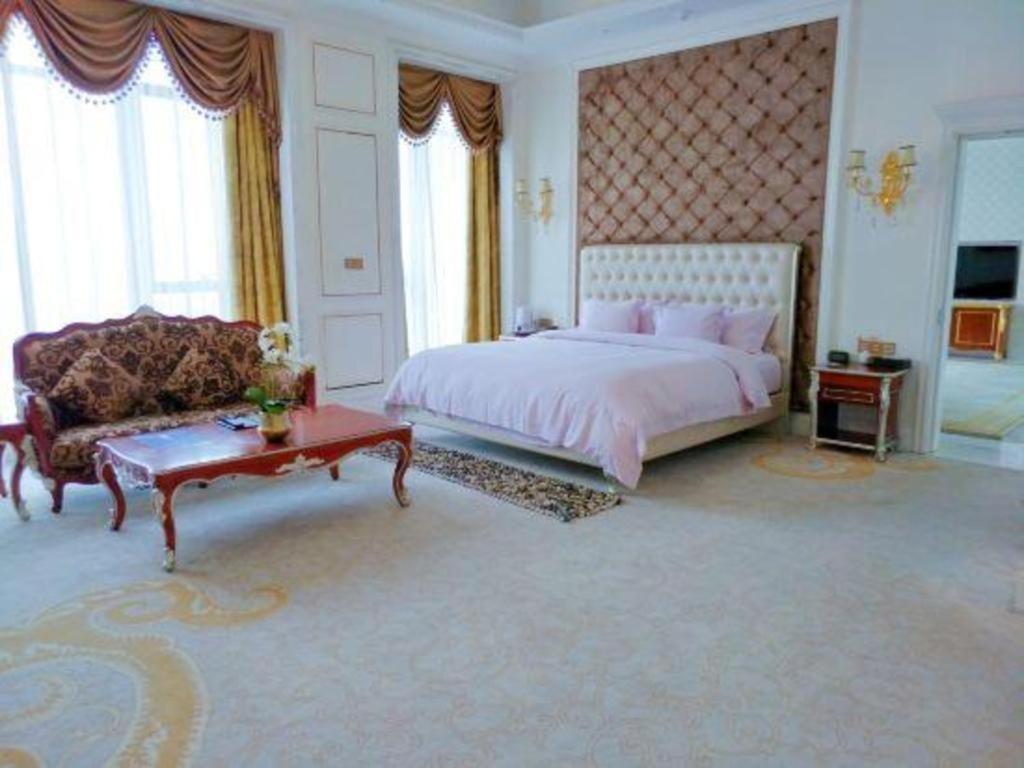 Eurasia Convention International Hotel Wuhan Esterno foto