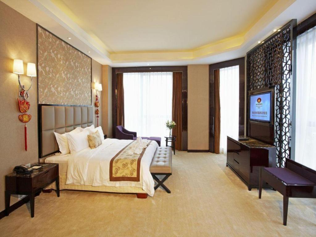 Eurasia Convention International Hotel Wuhan Esterno foto