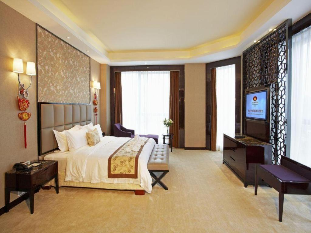 Eurasia Convention International Hotel Wuhan Esterno foto