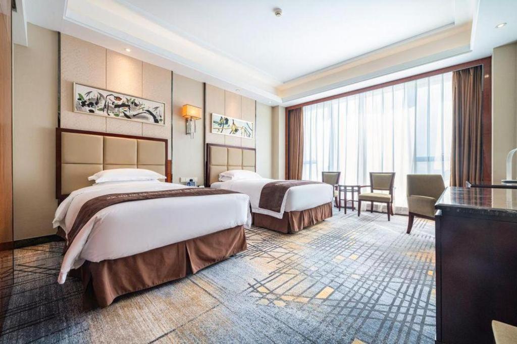 Eurasia Convention International Hotel Wuhan Esterno foto