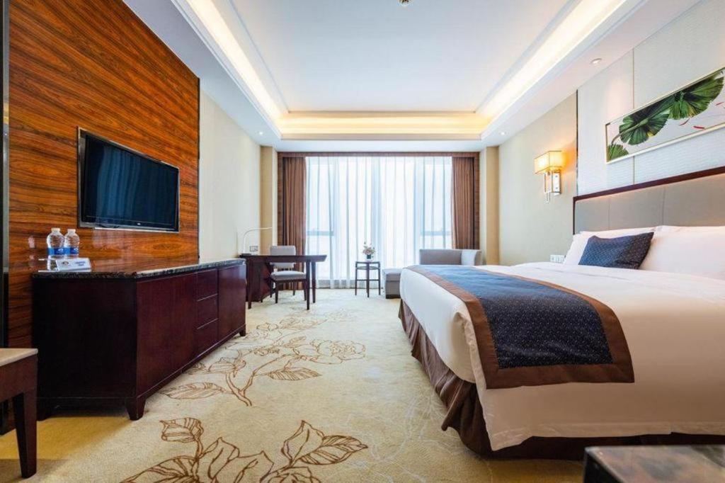 Eurasia Convention International Hotel Wuhan Esterno foto